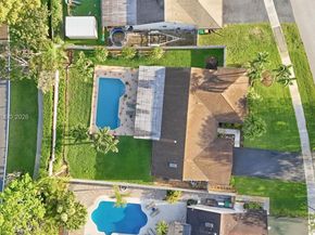 921 Monticello Ave, Davie FL 33325