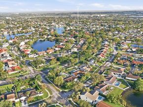 921 Monticello Ave, Davie FL 33325
