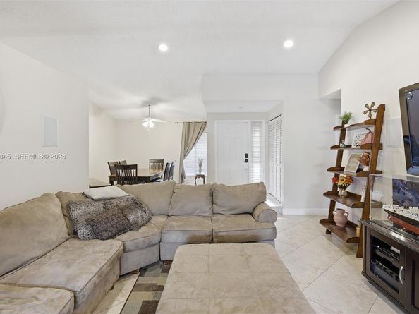 921 Monticello Ave, Davie FL 33325