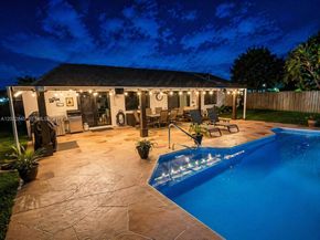 921 Monticello Ave, Davie FL 33325