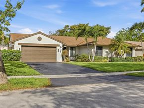 921 Monticello Ave, Davie FL 33325