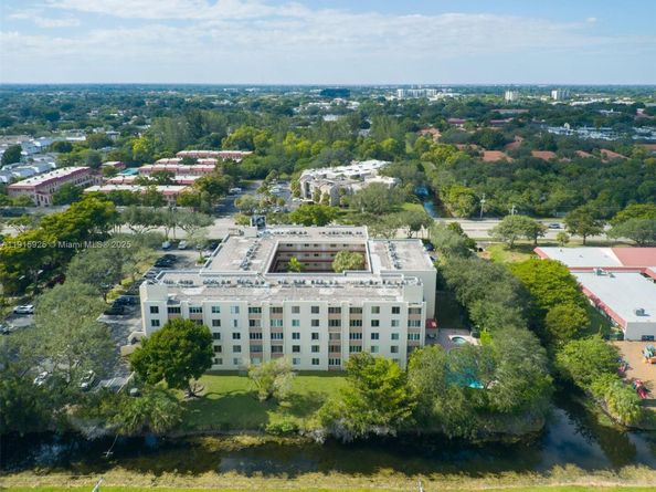 3149 Riverside Dr B202, Coral Springs FL 33065