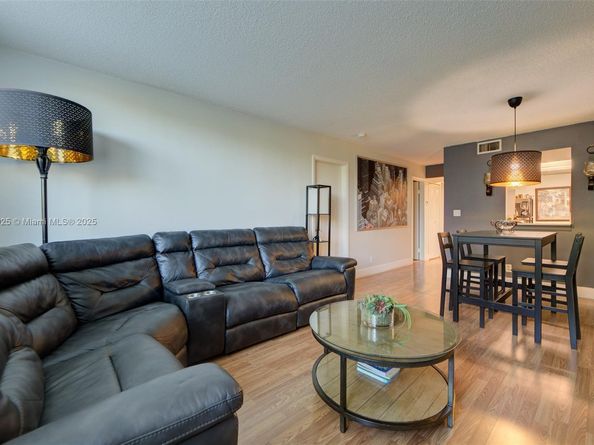 3149 Riverside Dr B202, Coral Springs FL 33065