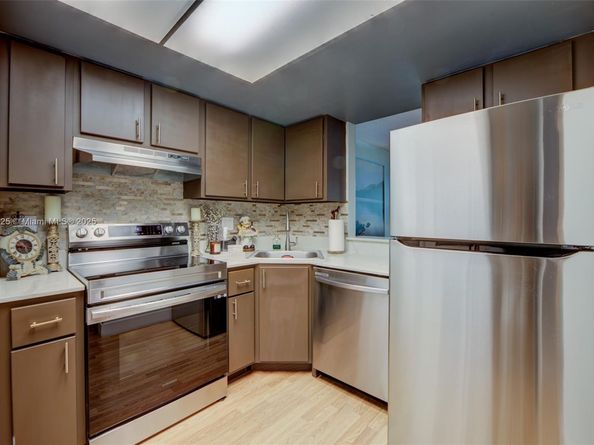 3149 Riverside Dr B202, Coral Springs FL 33065