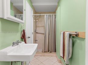 2724 NW 19th Ave, Miami FL 33142