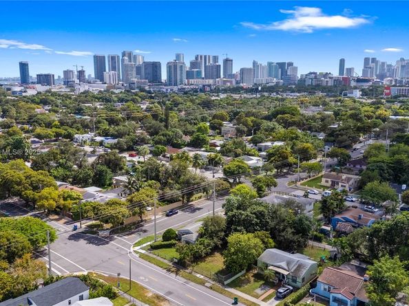500 NW 46th St, Miami FL 33127