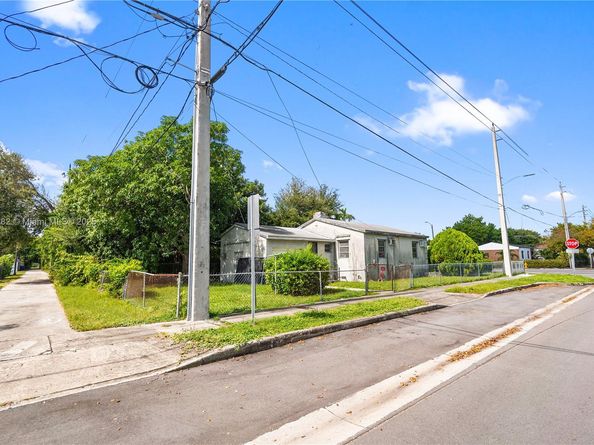 500 NW 46th St, Miami FL 33127