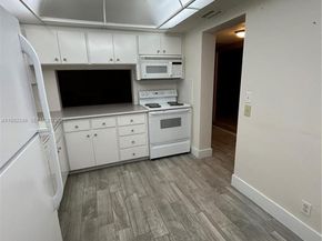 215 SE 3rd Ave 101A, Hallandale Beach FL 33009