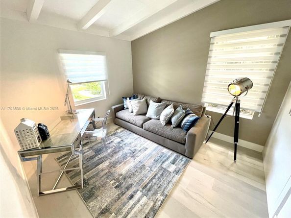2424 Tortugas Ln, Fort Lauderdale FL 33312