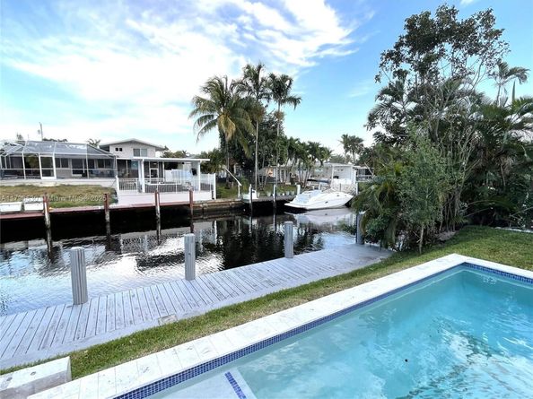 2424 Tortugas Ln, Fort Lauderdale FL 33312