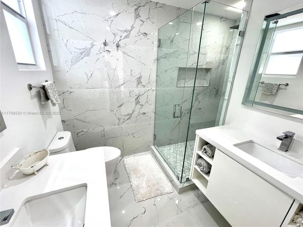 2424 Tortugas Ln, Fort Lauderdale FL 33312