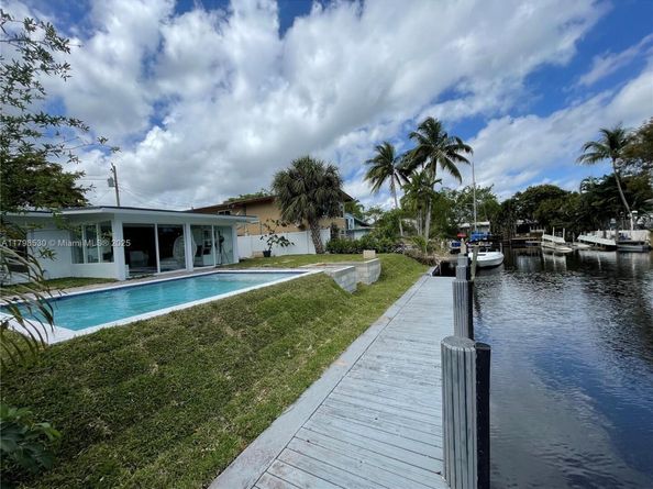 2424 Tortugas Ln, Fort Lauderdale FL 33312