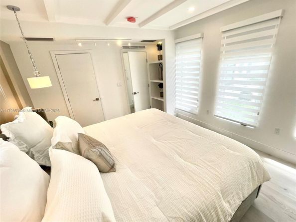 2424 Tortugas Ln, Fort Lauderdale FL 33312