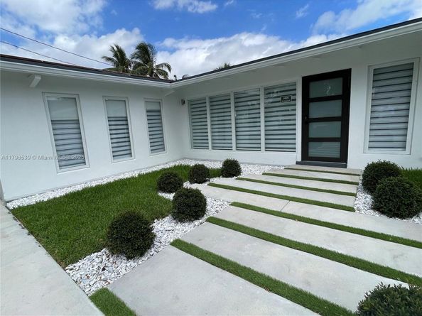 2424 Tortugas Ln, Fort Lauderdale FL 33312