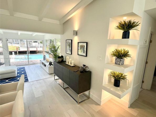 2424 Tortugas Ln, Fort Lauderdale FL 33312