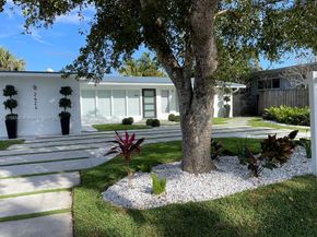 2424 Tortugas Ln, Fort Lauderdale FL 33312