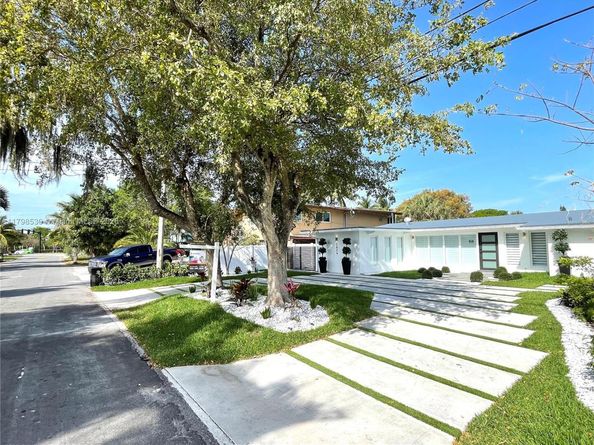 2424 Tortugas Ln, Fort Lauderdale FL 33312