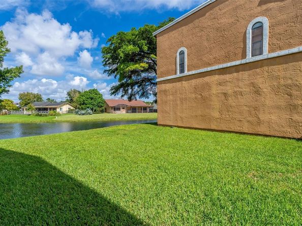 8101 NW 71st Ct, Tamarac FL 33321