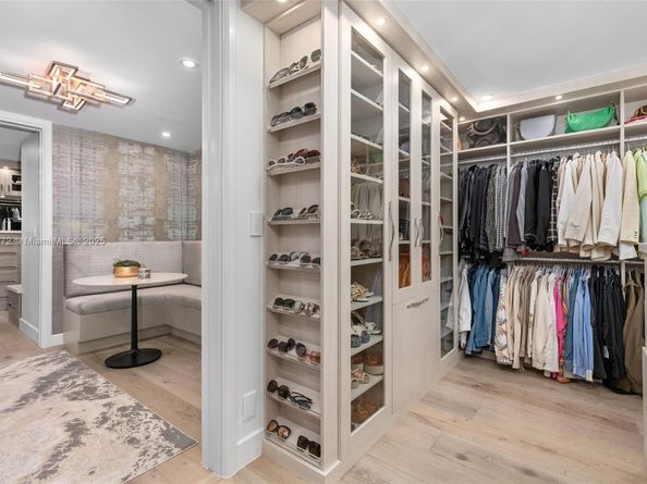 2965 NE Surrey Ln, Weston FL 33331