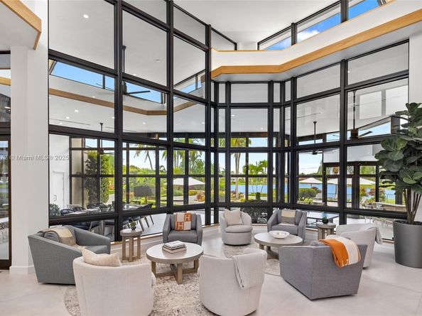 2965 NE Surrey Ln, Weston FL 33331