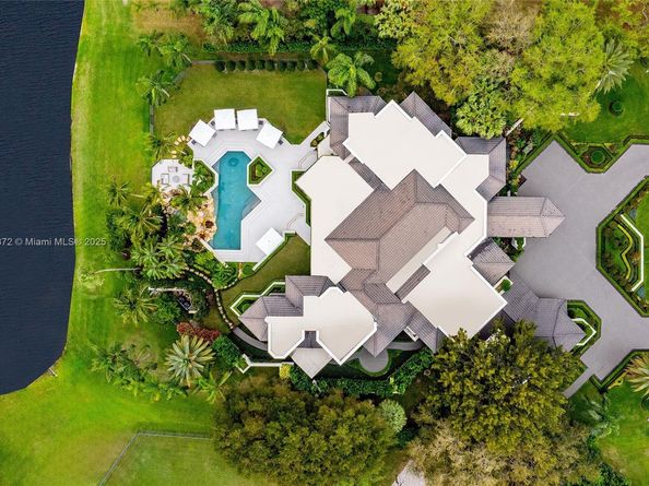 2965 NE Surrey Ln, Weston FL 33331