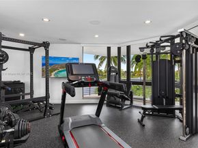 2965 NE Surrey Ln, Weston FL 33331