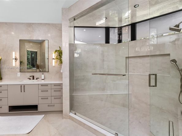 2965 NE Surrey Ln, Weston FL 33331