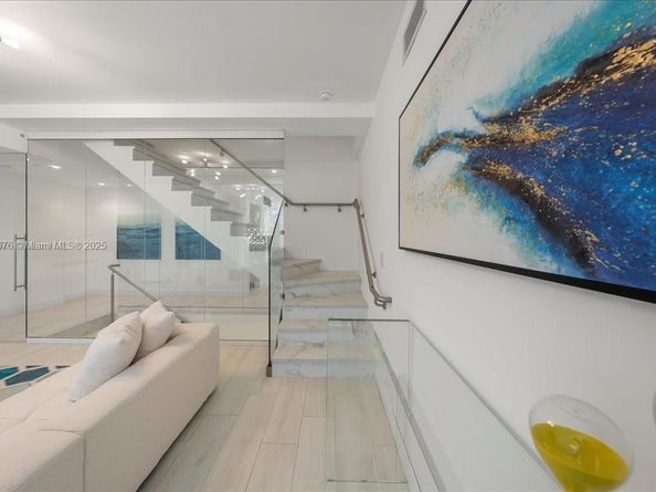 455 NE 39th St 302, Miami FL 33137