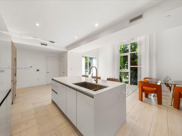 455 NE 39th St 302, Miami FL 33137