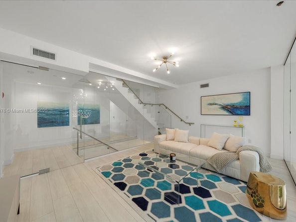 455 NE 39th St 302, Miami FL 33137