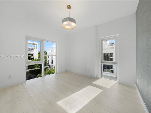 455 NE 39th St 302, Miami FL 33137