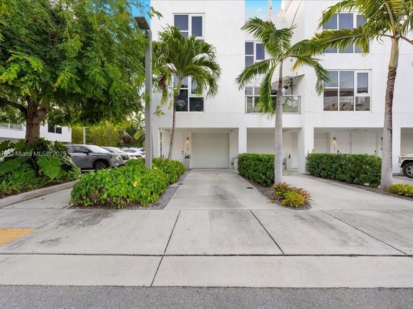 455 NE 39th St 302, Miami FL 33137