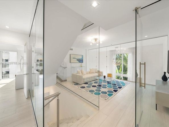 455 NE 39th St 302, Miami FL 33137