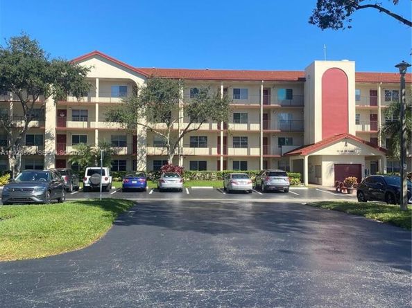 901 SW 128th Ter 103A, Pembroke Pines FL 33027