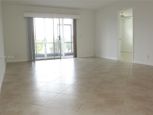 901 SW 128th Ter 103A, Pembroke Pines FL 33027