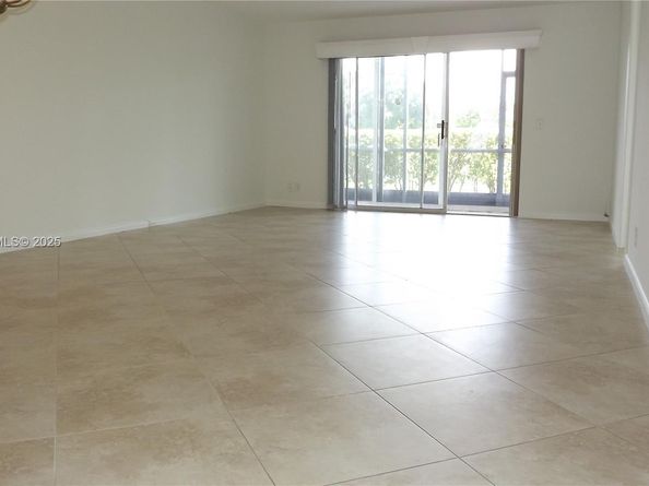 901 SW 128th Ter 103A, Pembroke Pines FL 33027