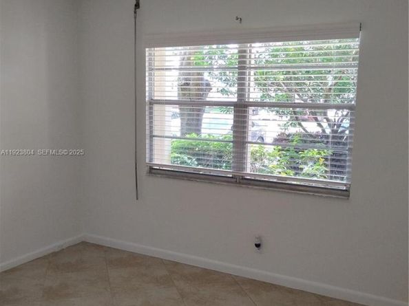 901 SW 128th Ter 103A, Pembroke Pines FL 33027