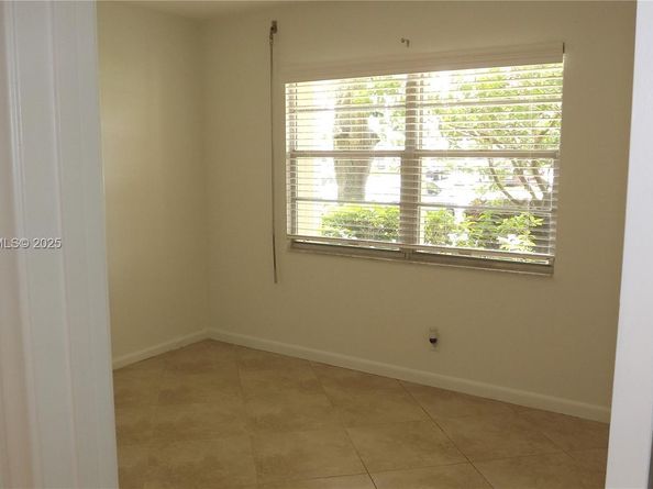 901 SW 128th Ter 103A, Pembroke Pines FL 33027