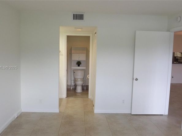 901 SW 128th Ter 103A, Pembroke Pines FL 33027