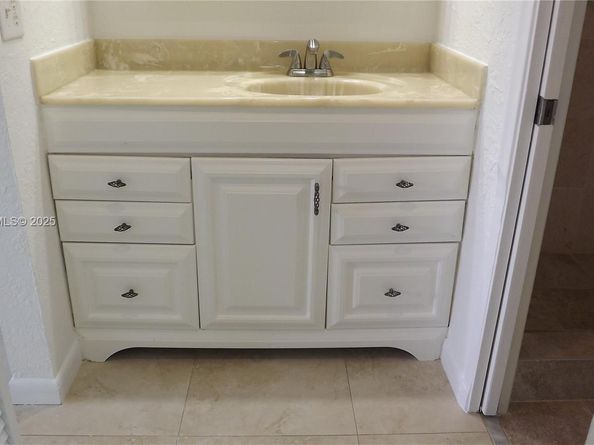 901 SW 128th Ter 103A, Pembroke Pines FL 33027