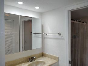 901 SW 128th Ter 103A, Pembroke Pines FL 33027