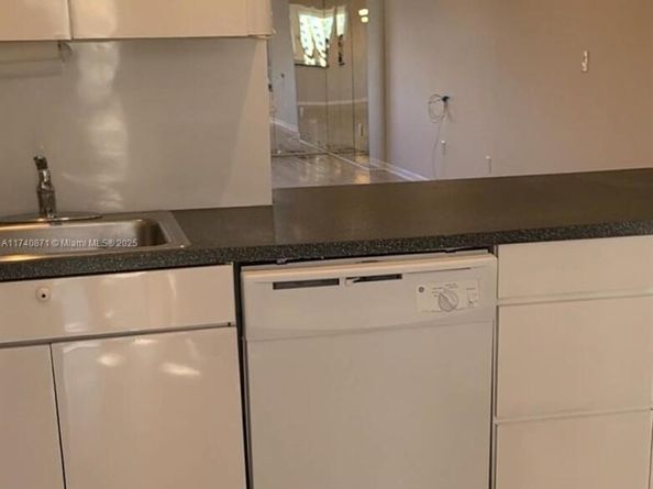 873 NE 195th St 307, Miami FL 33179