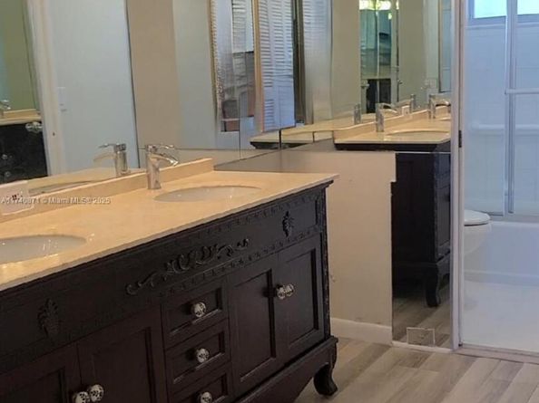 873 NE 195th St 307, Miami FL 33179