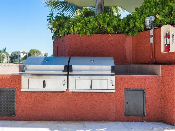 873 NE 195th St 307, Miami FL 33179