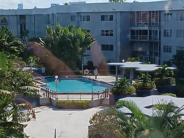873 NE 195th St 307, Miami FL 33179