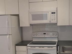 873 NE 195th St 307, Miami FL 33179