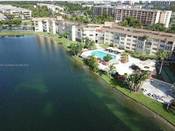 873 NE 195th St 307, Miami FL 33179