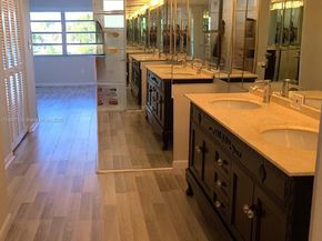 873 NE 195th St 307, Miami FL 33179