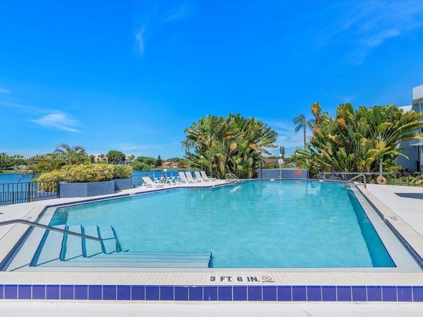 873 NE 195th St 307, Miami FL 33179