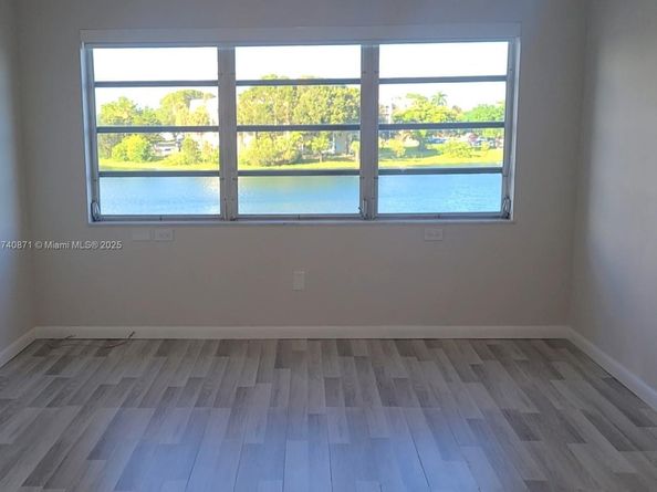 873 NE 195th St 307, Miami FL 33179